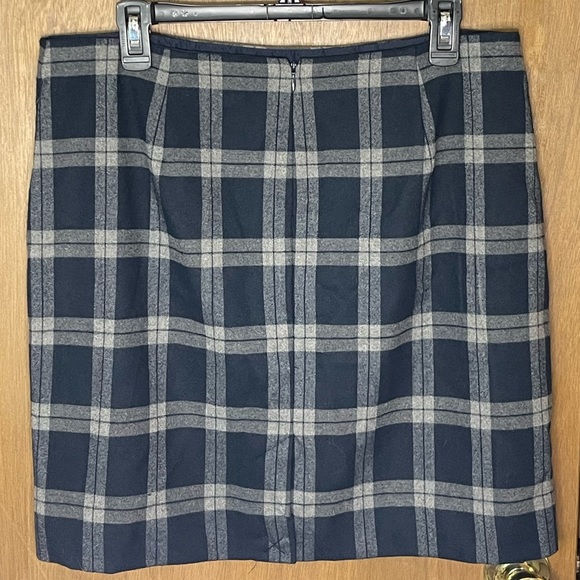 Banana Republic plaid skirt - Picture 2 of 4